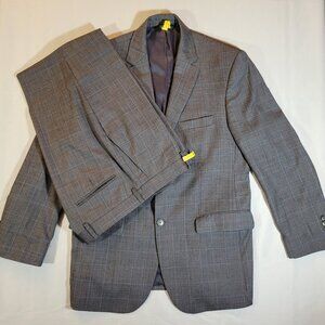 Men's Suit, Jos. A. Banks Gray Traveler, Tailored: Chest 41R Pants 32x30ish #118